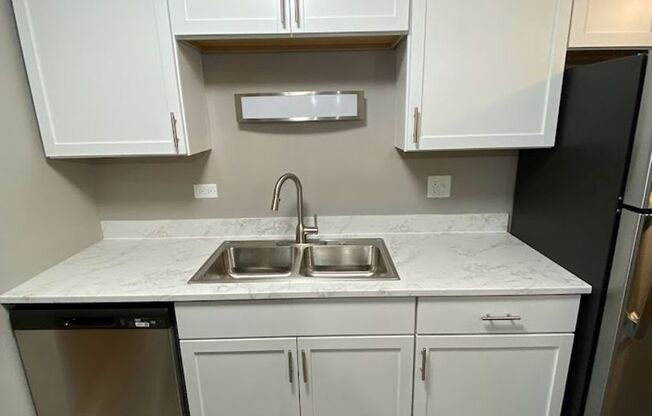 2 beds, 1 bath, 984 sqft, $1,695, Unit 155 118