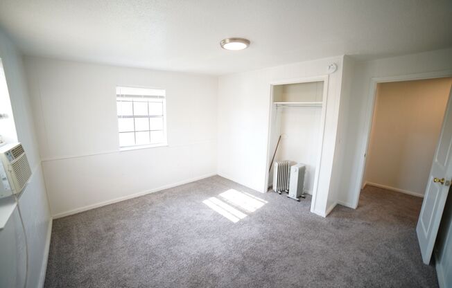 2 beds, 1 bath, 750 sqft, $875, Unit Apt 2