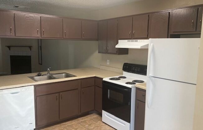 2 beds, 1.5 baths, 1,148 sqft, $1,425, Unit 221