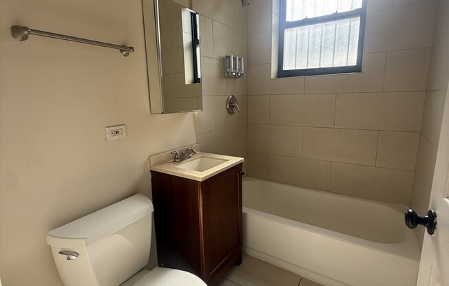 4737 N Hermitage Ave