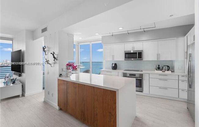 3 beds, 2 baths, 1,792 sqft, $7,500, Unit 335 S Biscayne # 2309