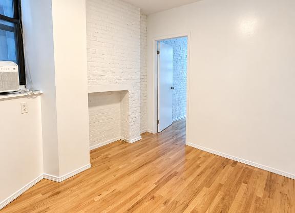 52 MACDOUGAL ST