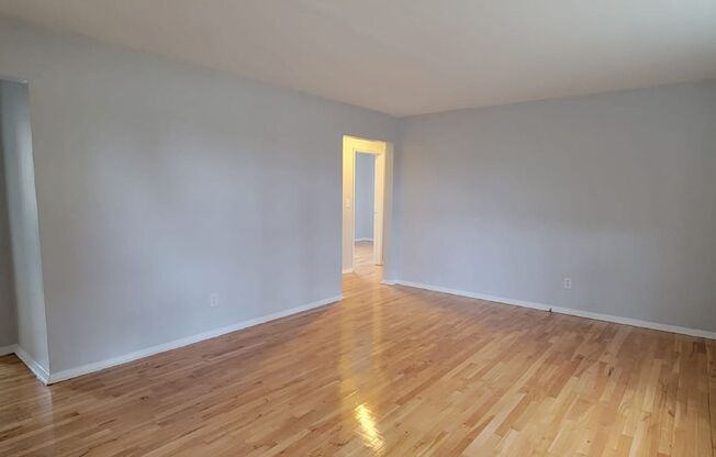 2 beds, 1 bath, 825 sqft, $2,300, Unit S082A