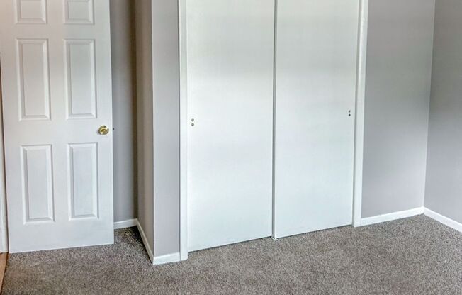 2 beds, 1 bath, $1,650, Unit 93 Fowler St #2R