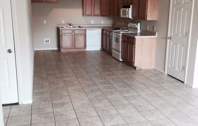 3 bedroom 2 bathroom Duplex in Centerton!