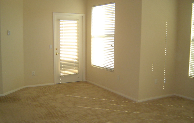 2 beds, 1 bath, $1,750, Unit # 2093