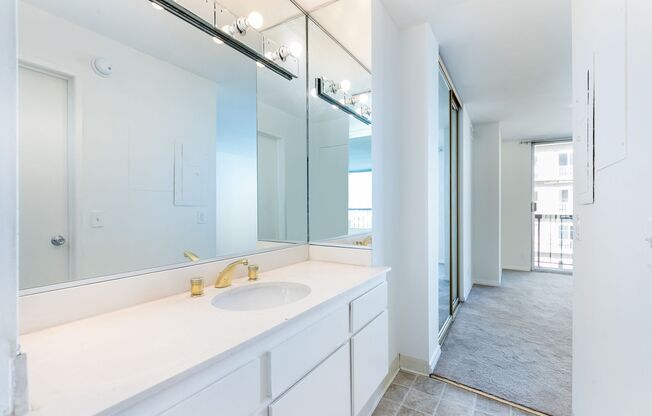 1 bed, 2 baths, $2,695