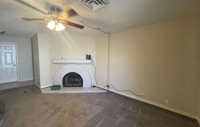 Cute Condo located in Sunset Mesa for Rent!
