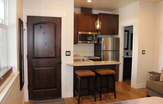 Furnished Studio Near Old Mill - Utilities Included