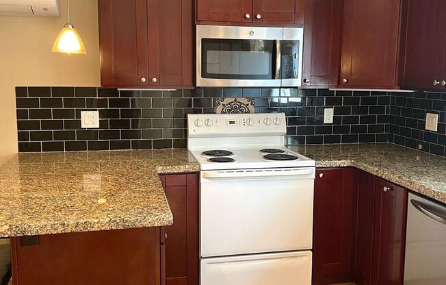 2 Bed/1 Bath Private Remodeled Home in desirable Jennings Lodge Neighborhood.