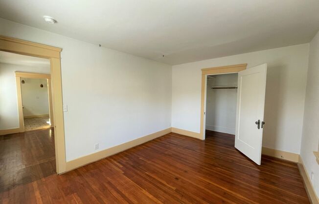 2 beds, 1 bath, $2,650, Unit 1058 E. Main St.