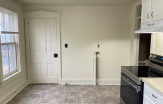 2 beds, 1 bath, $1,225, Unit 200 S. Broad St.- Apt. B