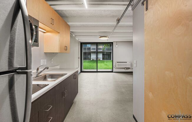 Studio, 1 bath, 330 sqft, $925, Unit 227