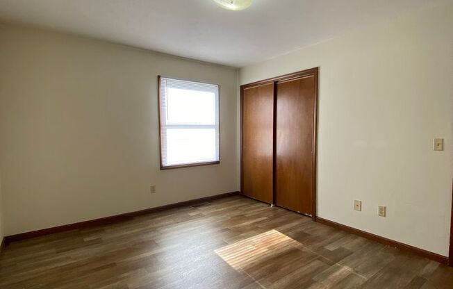 2 beds, 1 bath, $895, Unit APT. C