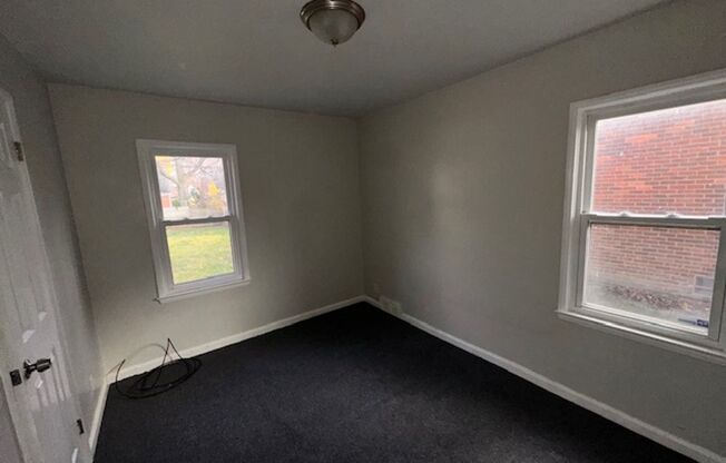 3 beds, 1 bath, $1,200