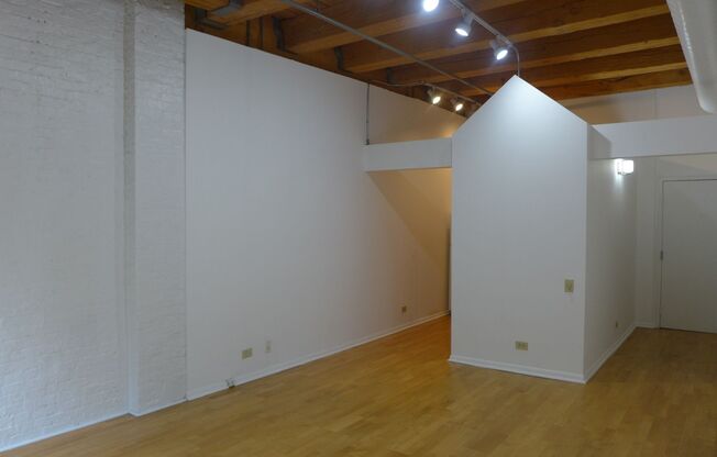 1 bed, 1 bath, 770 sqft, $1,950, Unit 207