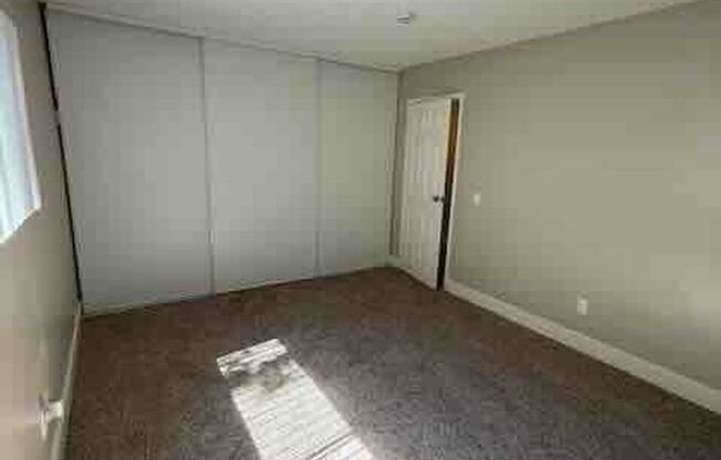 2 beds, 1 bath, 818 sqft, $2,100, Unit 036