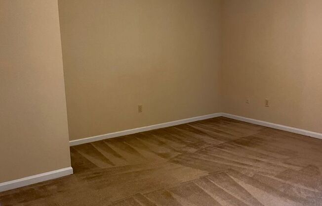 1909 S. Milledge Ave #2 | 2 BED 2.5 BATH TOWNHOUSE + COMMUNITY POOL