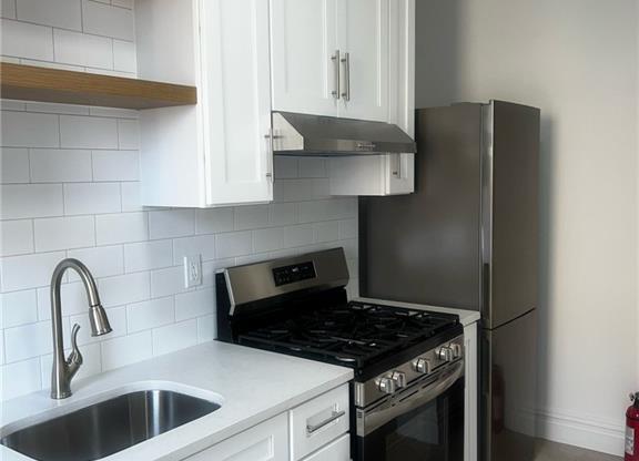 157 E 32 ST