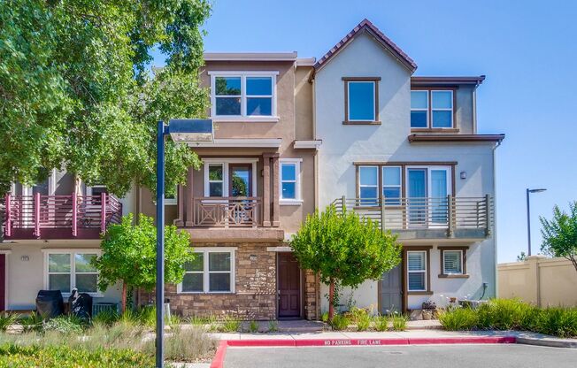 Excellent 4 Bed 2.5 Bath Town Home!