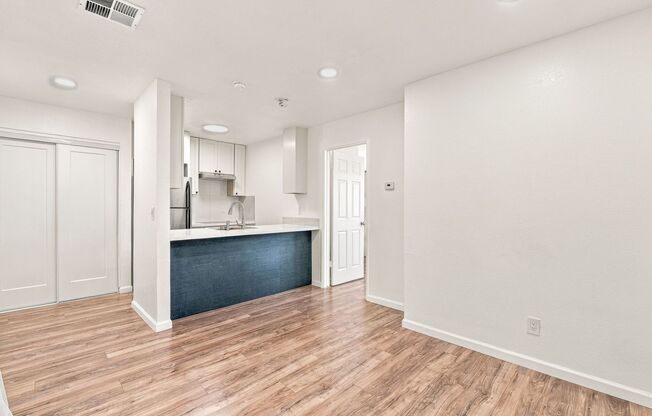 Updated 1-Bedroom Condo with Private Balcony and Garage
