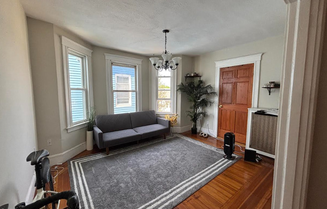 35 MAGNUS AVE