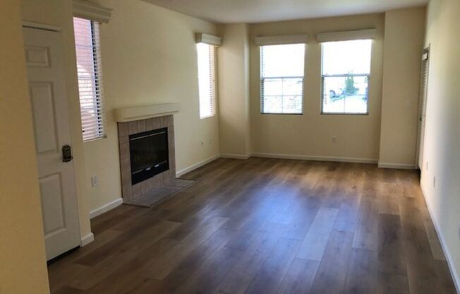 1 bed, 1 bath, $2,400, Unit #117