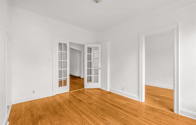 238 W 4 ST