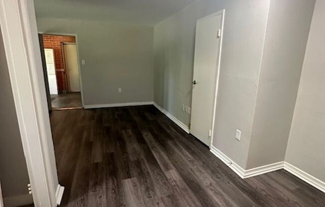 1 bed, 1 bath, 700 sqft, $1,275, Unit R23-4