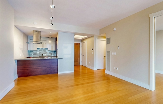 2 beds, 2 baths, 1,318 sqft, $6,400, Unit U2203