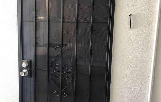Available now! Home Sweet Home! Large & Bright 1 bed/1 bath for Lease Long Beach, CA