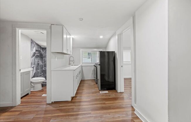 1138 W 36th St