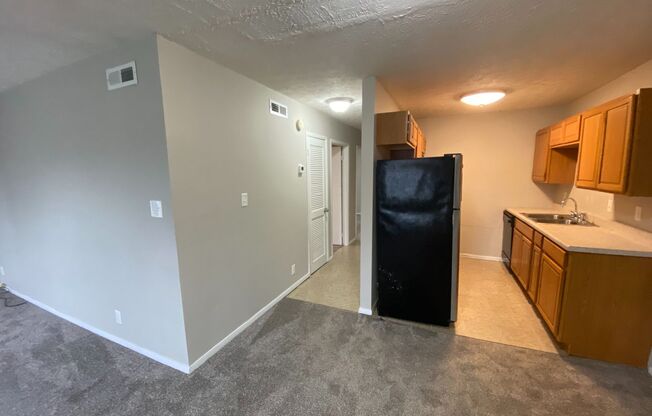 2 beds, 1 bath, 1,000 sqft, $1,365, Unit 11