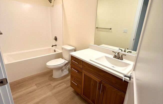 1 bed, 1 bath, 800 sqft, $1,600, Unit E110