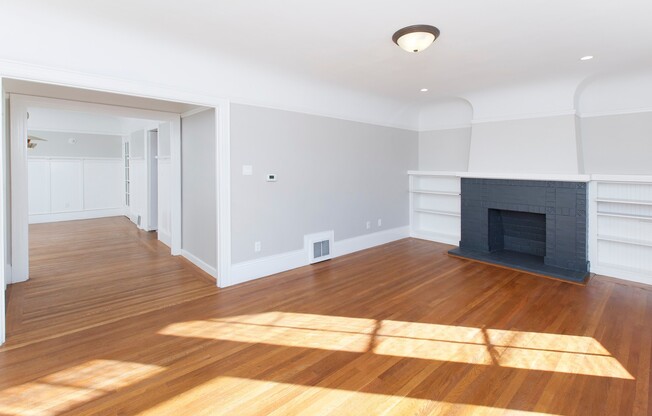 Versatile Recently Renovated 3bd/3ba plus bonus rooms home in Outer Richmond!