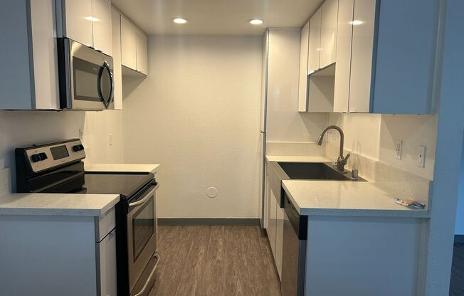 2 beds, 2 baths, 925 sqft, $3,055, Unit A127