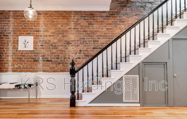 228 N 32 ST