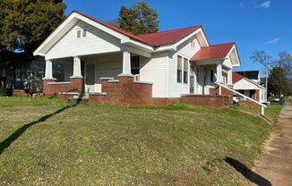 1901 Noble Street- **MOVE IN SPECIAL**