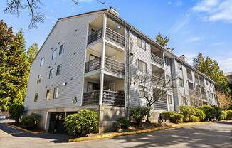 Modern 2-Bedroom Condo in Shoreline with Stylish Finishes