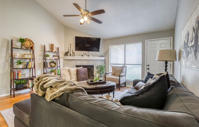 Beautiful 2-2 duplex in Bedford, HEB ISD! LAWN CARE INCLUDED!