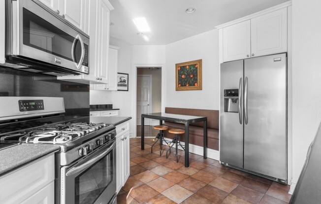 305 RIVERSIDE DR