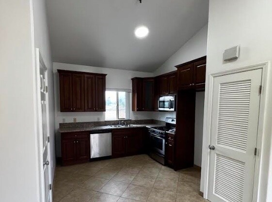 2 beds, 1 bath, 875 sqft, $2,500, Unit 10