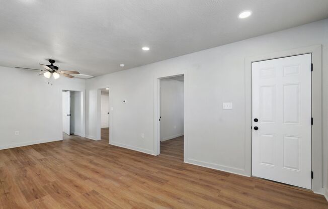 3 Bedroom, 1 Bathroom remodeled house!