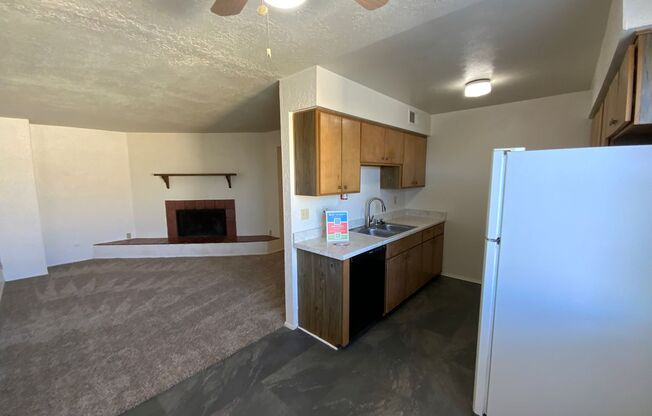 2 beds, 1 bath, 836 sqft, $900, Unit Unit D