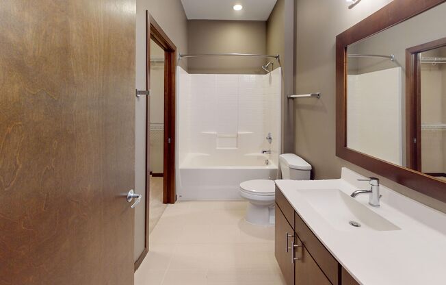 2 beds, 2 baths, 1,186 sqft, $2,800, Unit 730-631