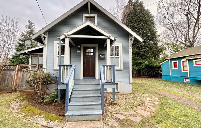 Character-Rich 1912 Home in North Portland – Spacious 2 Bed / 1 Bath