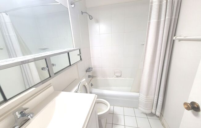 2 beds, 1 bath, $1,400, Unit 316