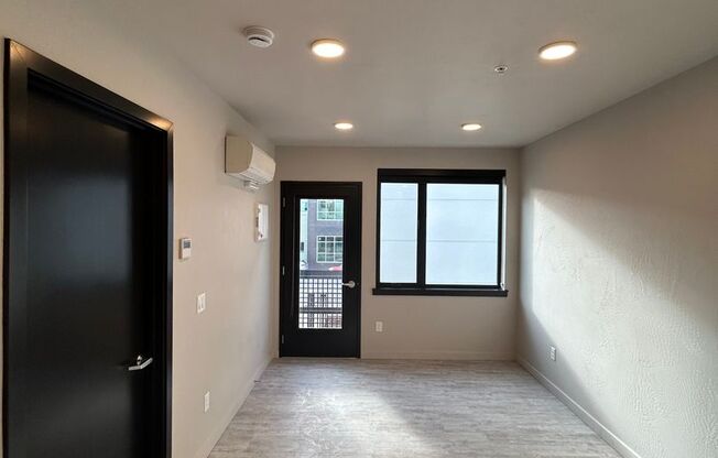 1 bed, 1 bath, 458 sqft, $1,375, Unit 215