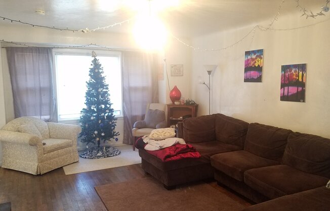 3 beds, 2 baths, $2,550