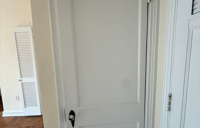 Studio, 1 bath, 413 sqft, $1,325, Unit Royal York 508